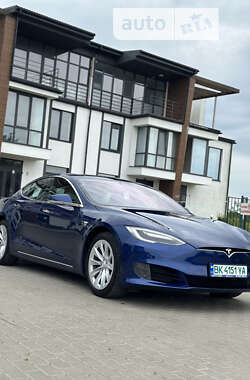 Лифтбек Tesla Model S 2016 в Ровно