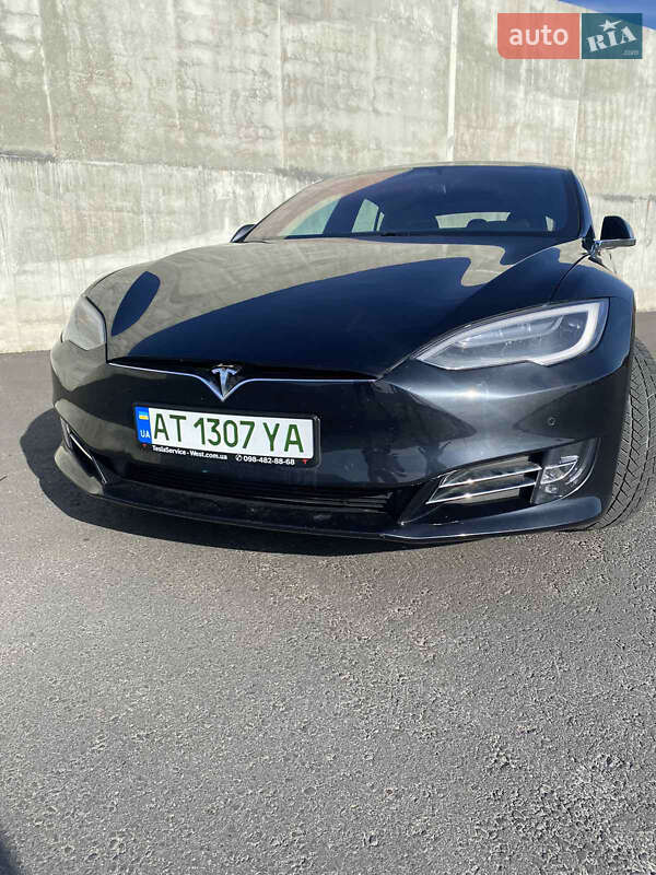 Лифтбек Tesla Model S 2018 в Львове