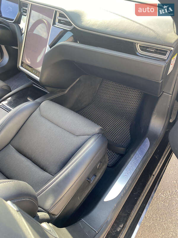 Лифтбек Tesla Model S 2018 в Львове