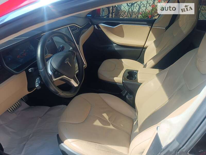 Ліфтбек Tesla Model S 2014 в Львові