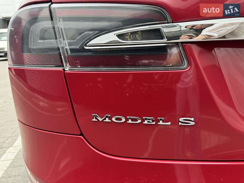 Лифтбек Tesla Model S 2018 в Киеве