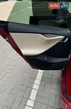 Лифтбек Tesla Model S 2018 в Киеве