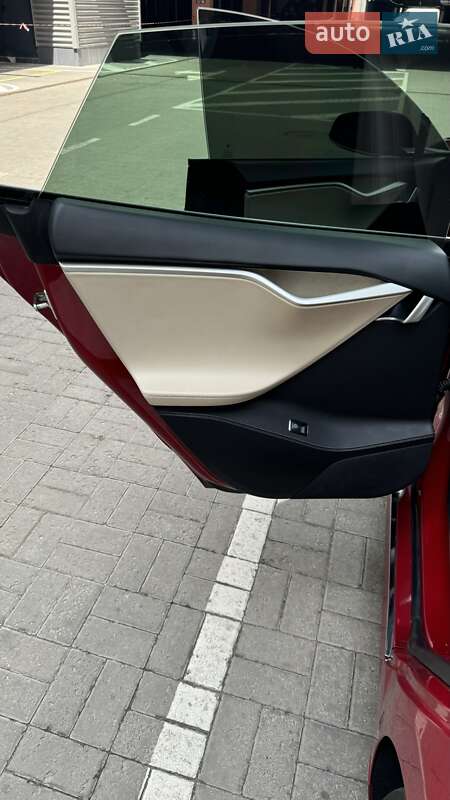Лифтбек Tesla Model S 2018 в Киеве
