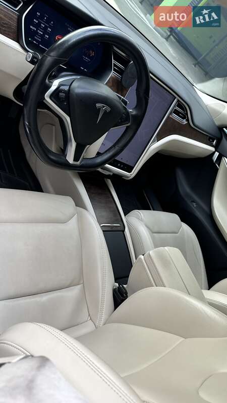Лифтбек Tesla Model S 2018 в Киеве