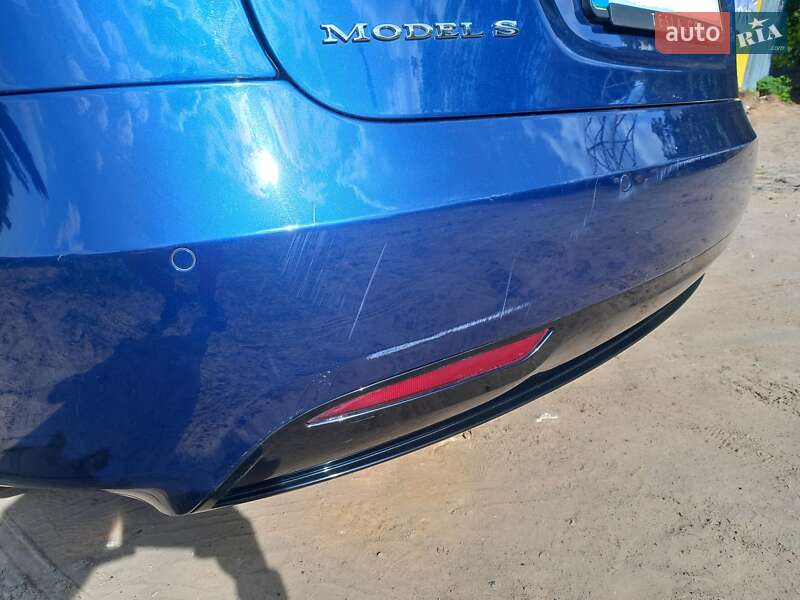 Лифтбек Tesla Model S 2016 в Киеве