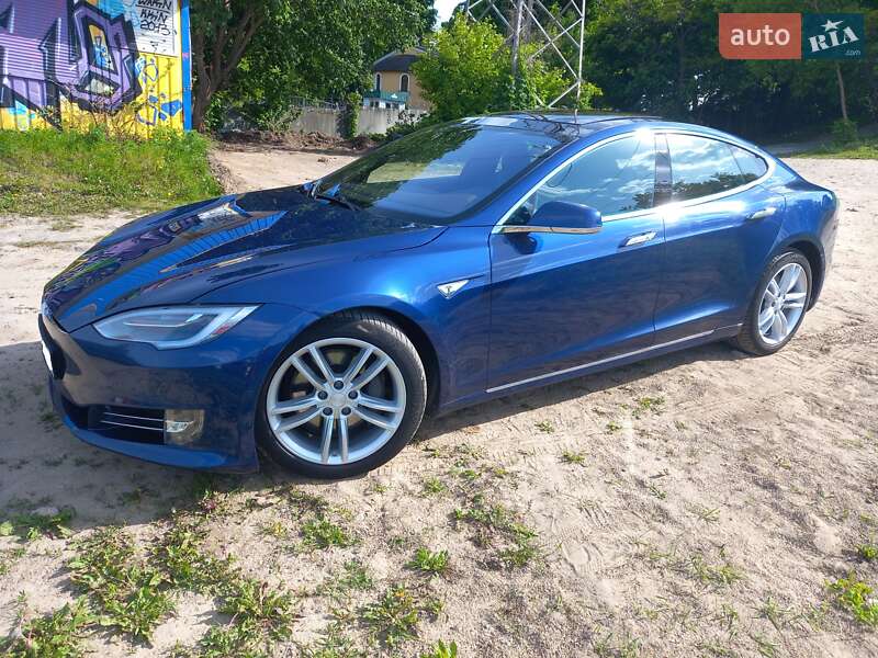 Лифтбек Tesla Model S 2016 в Киеве