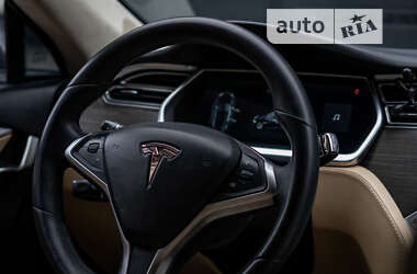 Ліфтбек Tesla Model S 2014 в Львові