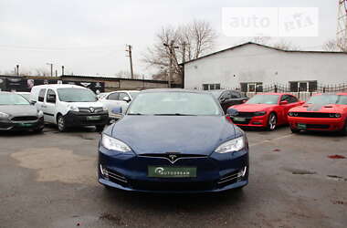 Лифтбек Tesla Model S 2017 в 
