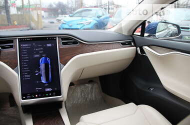 Лифтбек Tesla Model S 2017 в 