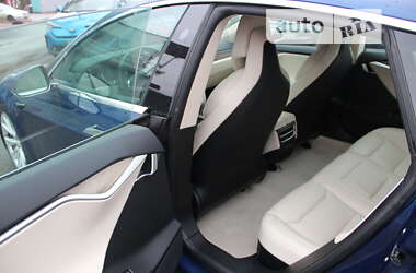 Лифтбек Tesla Model S 2017 в 