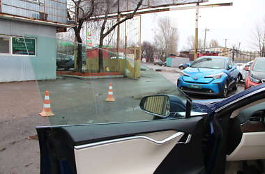 Лифтбек Tesla Model S 2017 в 