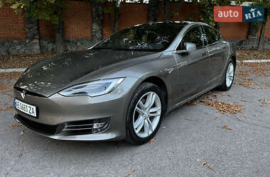 Лифтбек Tesla Model S 2016 в 