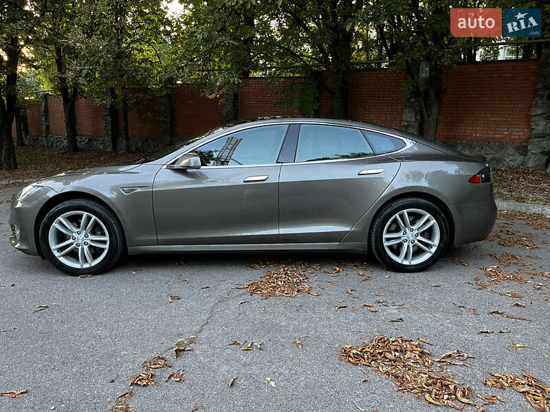 Лифтбек Tesla Model S 2016 в Днепре фото 7 Лифтбек Tesla Model S 2016 в Днепре
