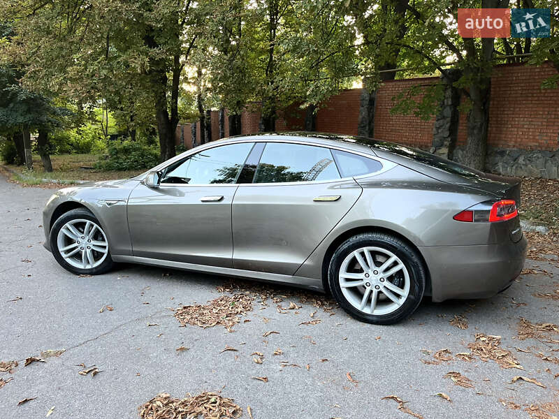 Лифтбек Tesla Model S 2016 в Днепре фото 13 Лифтбек Tesla Model S 2016 в Днепре