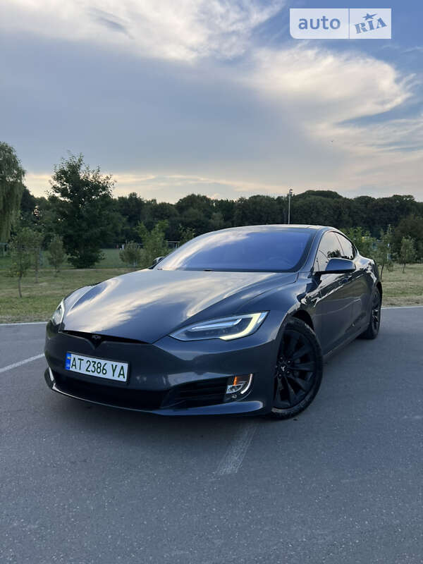 Ліфтбек Tesla Model S 2016 в Івано-Франківську