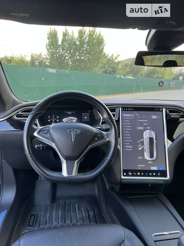 Ліфтбек Tesla Model S 2016 в Івано-Франківську