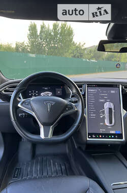 Лифтбек Tesla Model S 2016 в 