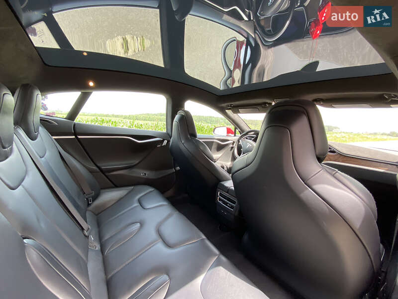 Ліфтбек Tesla Model S 2017 в Львові фото 14 Ліфтбек Tesla Model S 2017 в Львові