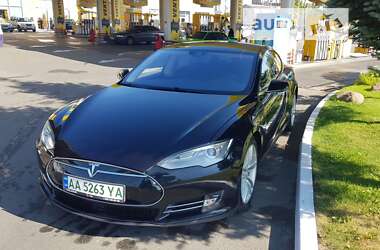 Лифтбек Tesla Model S 2016 в Киеве