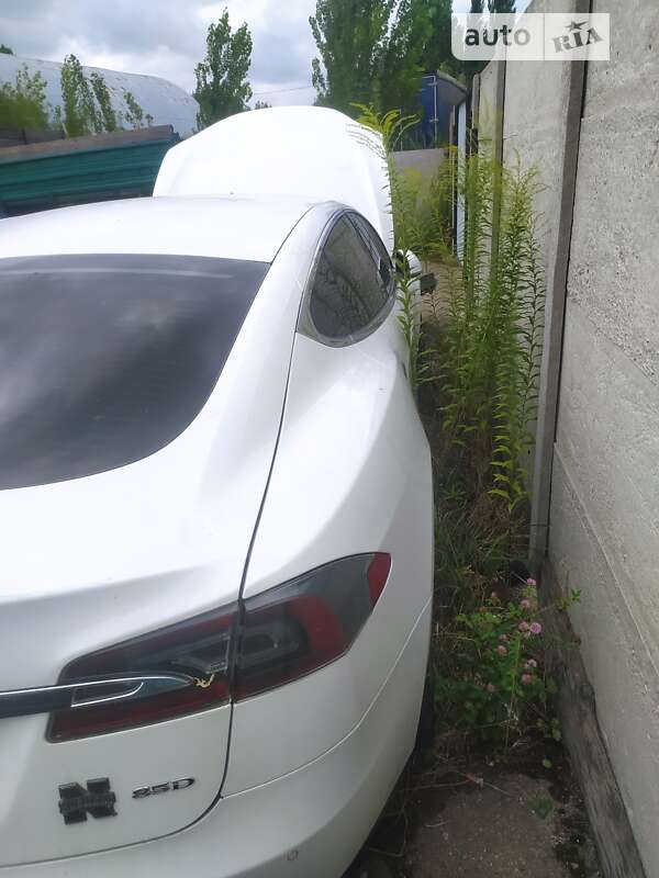 Ліфтбек Tesla Model S 2016 в Житомирі