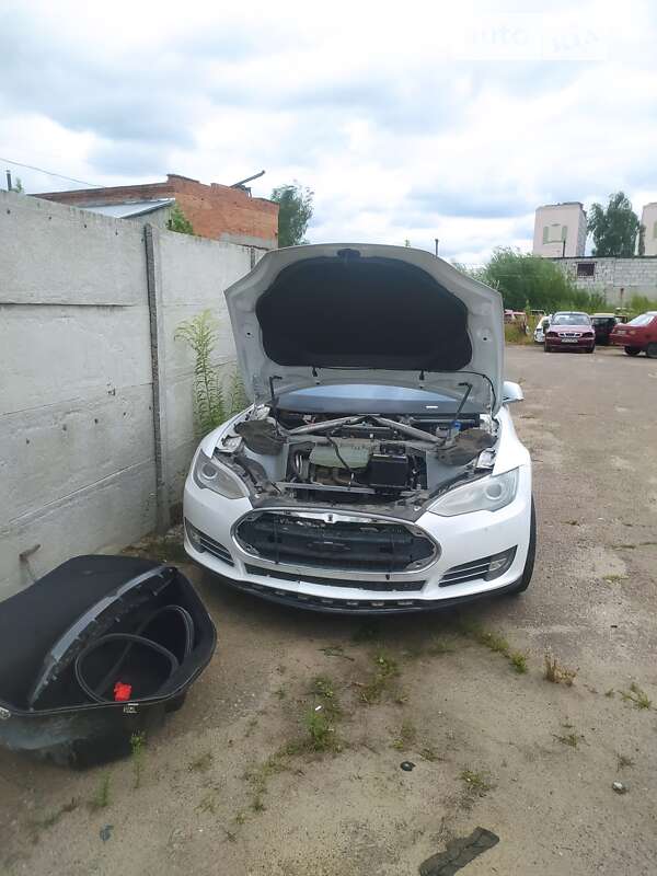 Ліфтбек Tesla Model S 2016 в Житомирі
