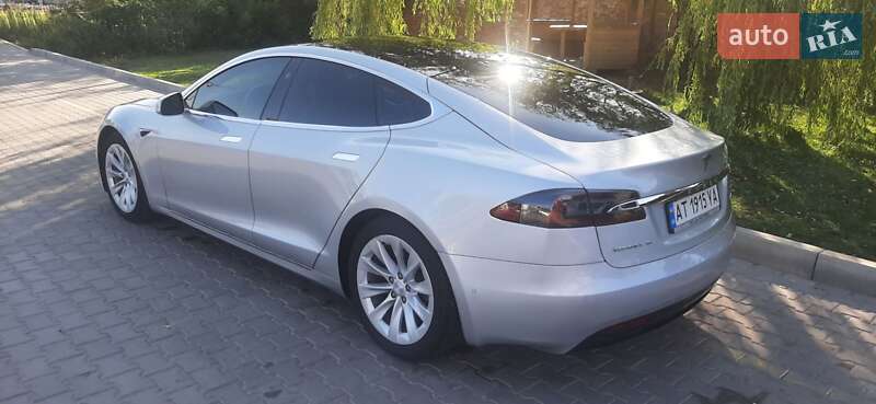 Лифтбек Tesla Model S 2017 в Коломые