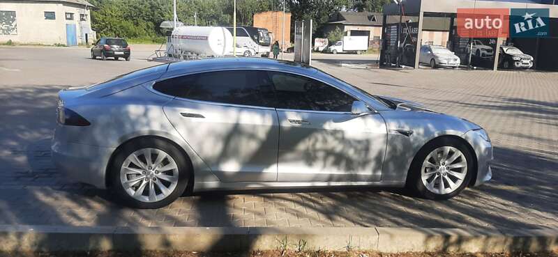 Лифтбек Tesla Model S 2017 в Коломые