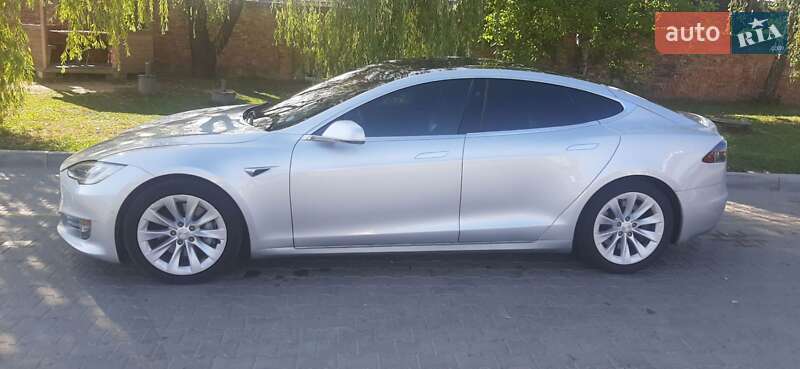 Лифтбек Tesla Model S 2017 в Коломые