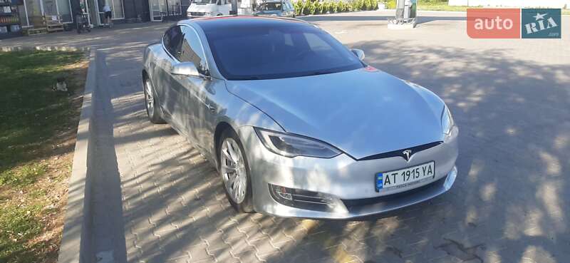 Лифтбек Tesla Model S 2017 в Коломые