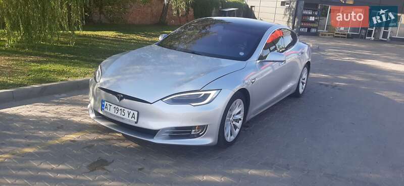 Лифтбек Tesla Model S 2017 в Коломые