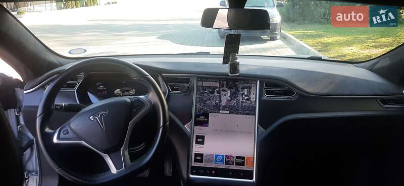 Лифтбек Tesla Model S 2017 в Коломые