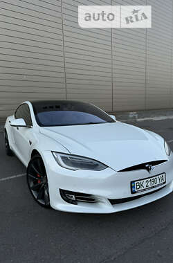 Лифтбек Tesla Model S 2015 в Ровно