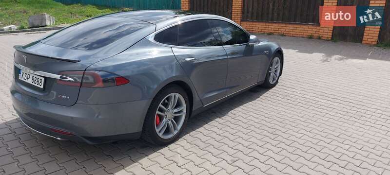 Ліфтбек Tesla Model S 2014 в Києві