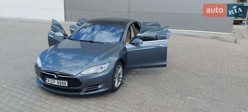 Ліфтбек Tesla Model S 2014 в Києві