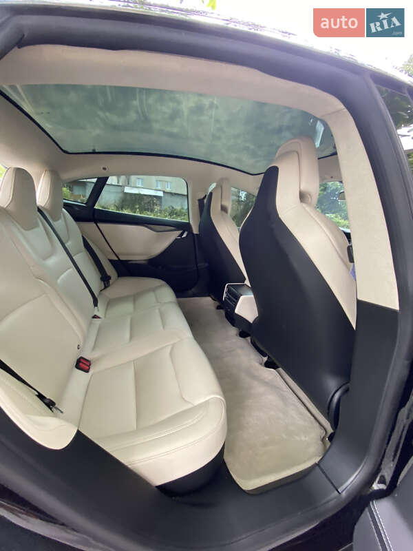 Лифтбек Tesla Model S 2018 в Хмельницком