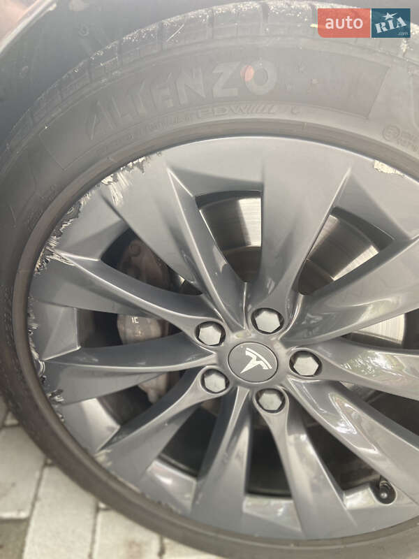 Лифтбек Tesla Model S 2018 в Хмельницком