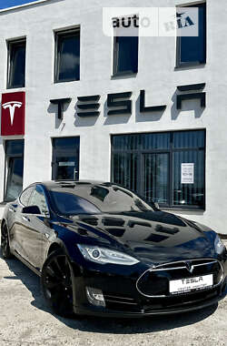 Лифтбек Tesla Model S 2015 в Виннице