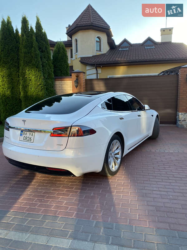 Лифтбек Tesla Model S 2018 в Знаменке