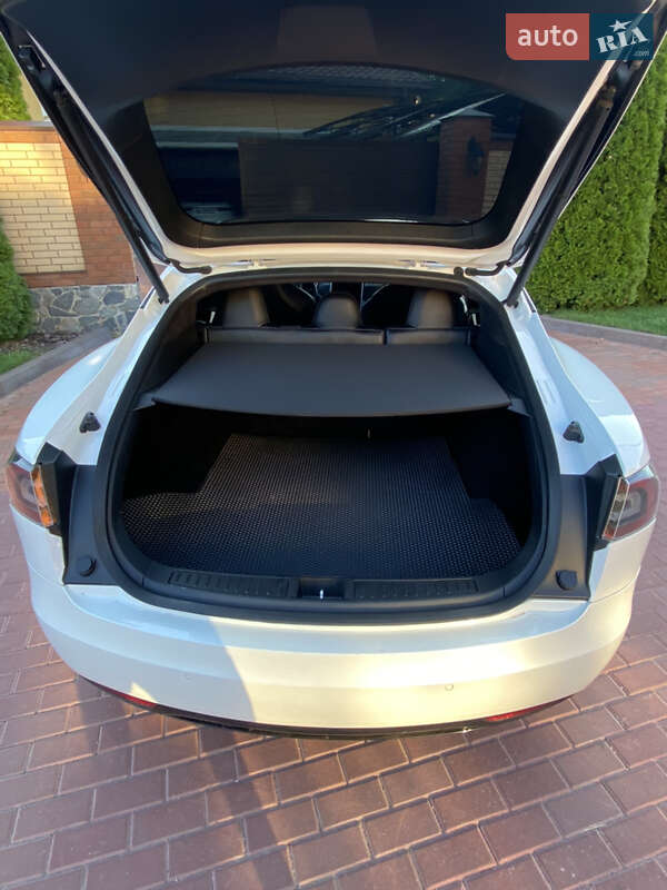 Лифтбек Tesla Model S 2018 в Знаменке