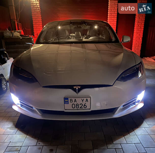 Лифтбек Tesla Model S 2018 в Знаменке