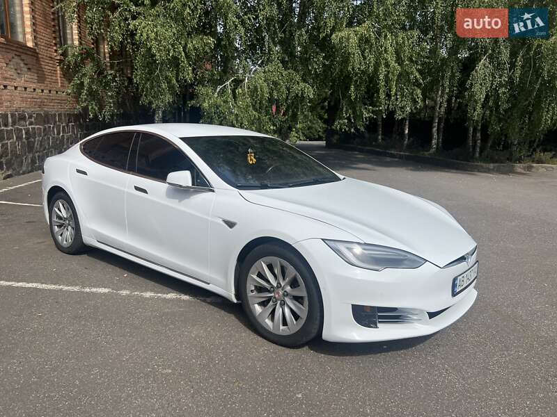 Лифтбек Tesla Model S 2016 в Виннице