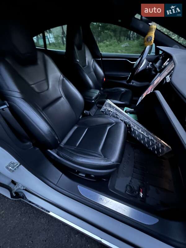 Лифтбек Tesla Model S 2016 в Виннице