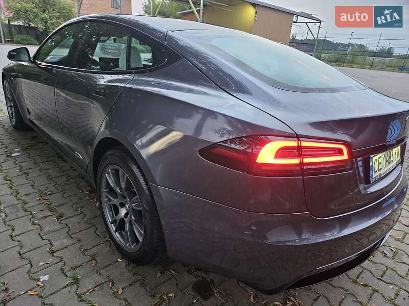 Лифтбек Tesla Model S 2022 в Черновцах