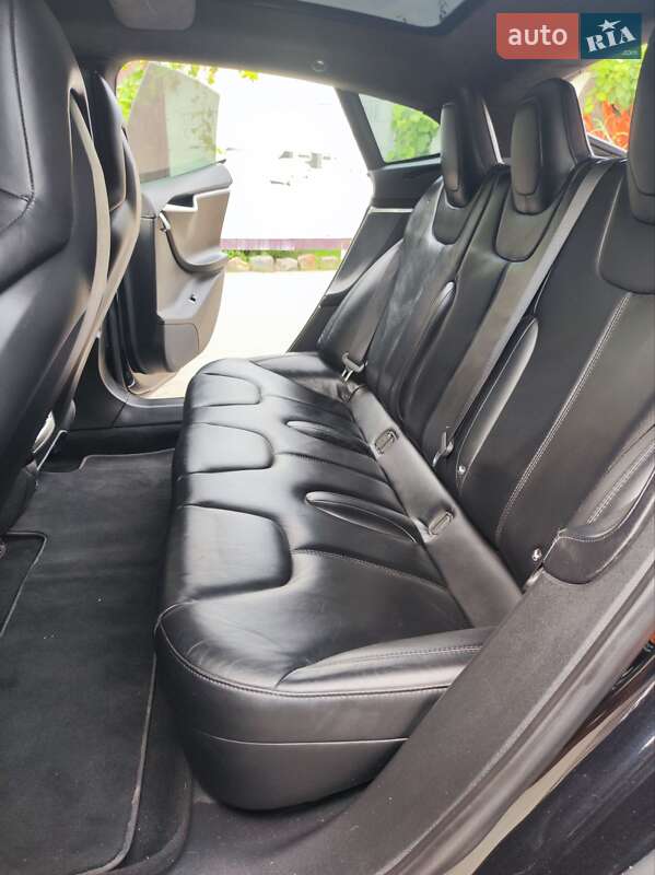 Лифтбек Tesla Model S 2015 в Сумах