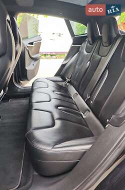 Лифтбек Tesla Model S 2015 в 