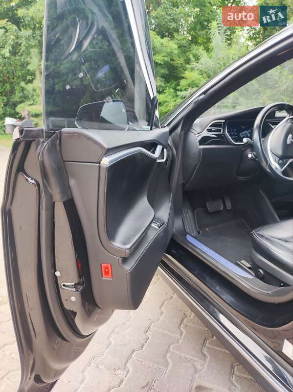 Лифтбек Tesla Model S 2015 в Сумах
