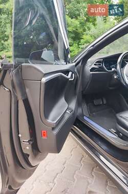 Лифтбек Tesla Model S 2015 в 