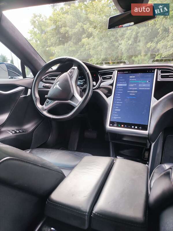 Лифтбек Tesla Model S 2015 в Сумах