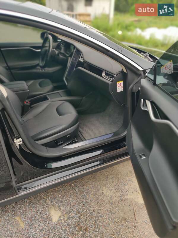 Ліфтбек Tesla Model S 2015 в Києві