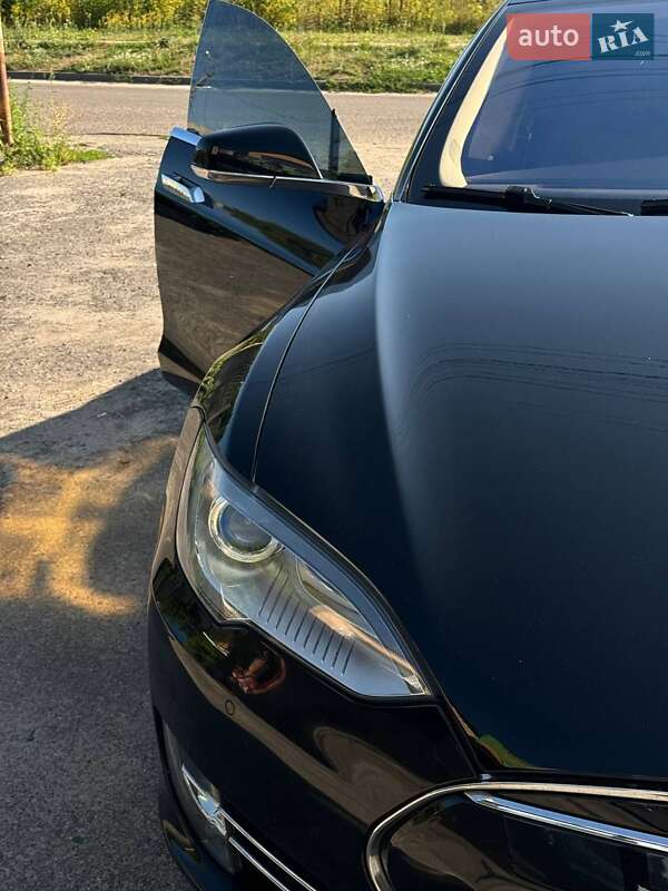 Ліфтбек Tesla Model S 2015 в Києві